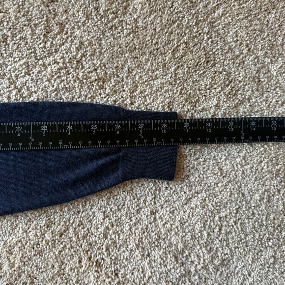 Bloomingdale’s Merino Wool Crewneck Sweater Men M Navy Soft Classic - Picture 7 of 8